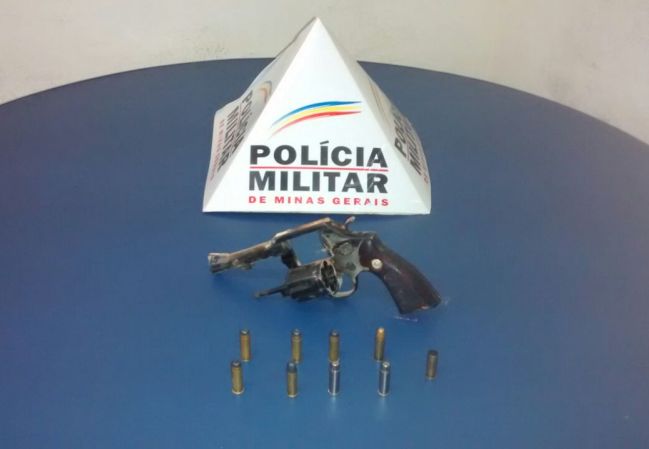 Após perseguição, PM prende dois homens e recolhe arma em Ipanema