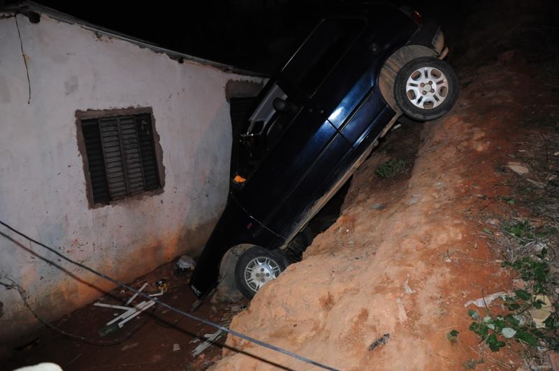 Uno cai no quintal e quase atinge casa em Ipanema