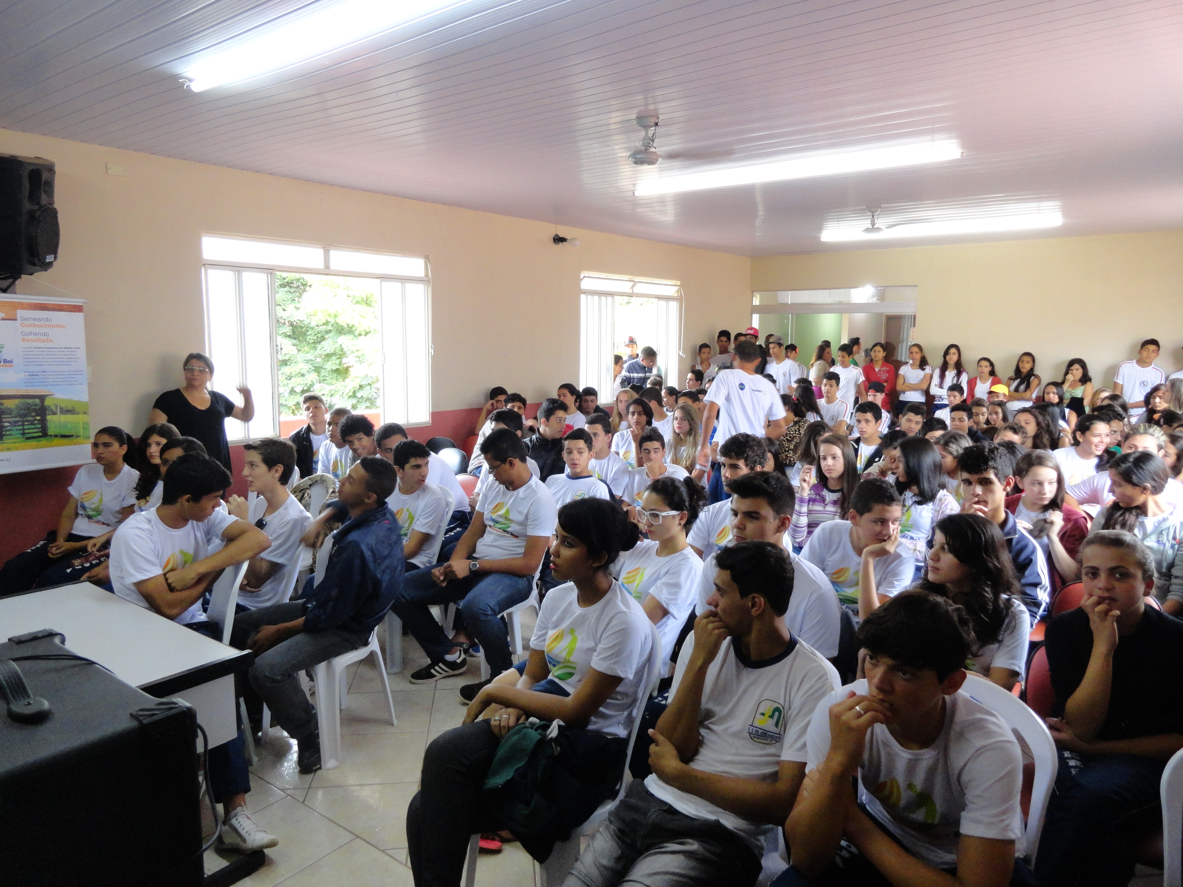 Alunos do Território Ribeirão do Boi se reúnem para falar sobre Meio Ambiente
