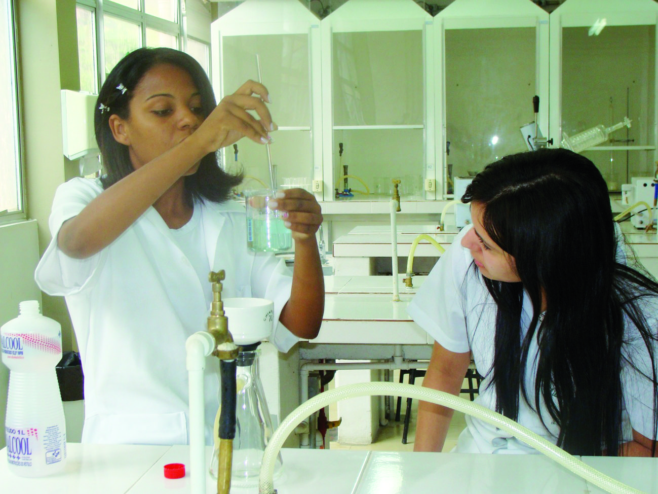 Trabalhos do curso de Química obtêm 100% de aprovação para participação no 28º Encontro Regional da Sociedade Brasileira de Química