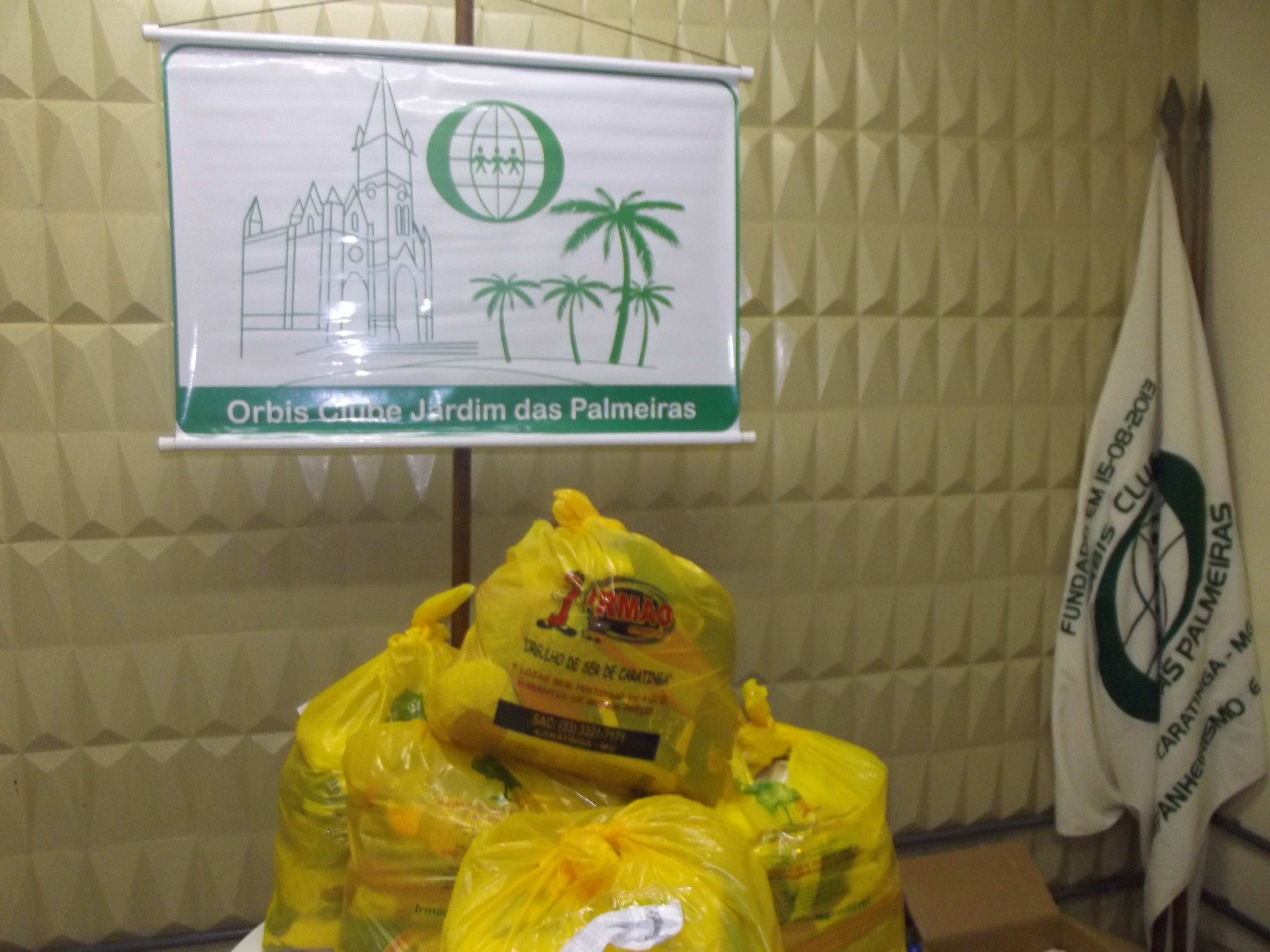 Orbis Clube Jardim das Palmeiras entrega cestas básicas para a ASDOERC