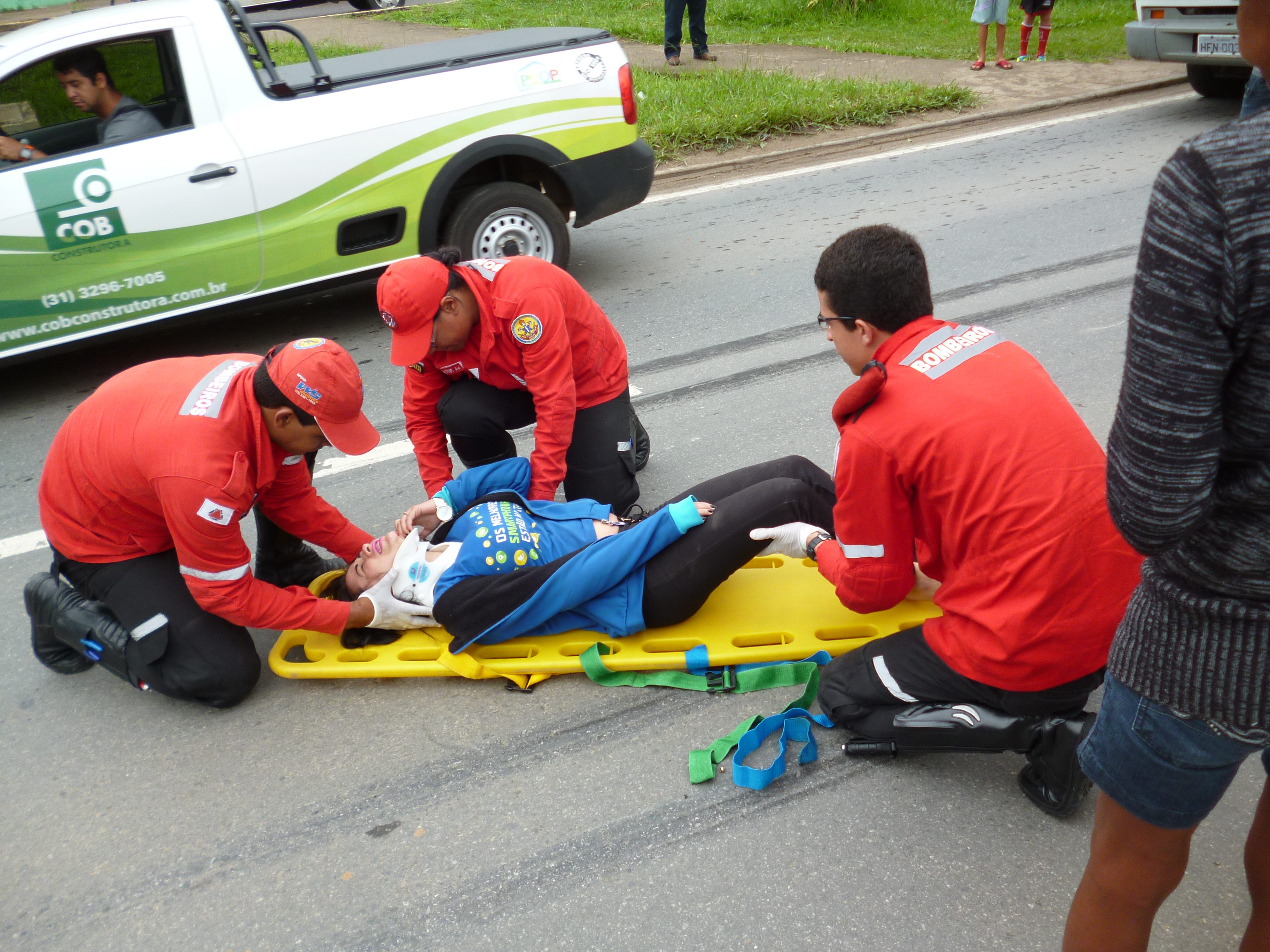 Motociclista fica ferida em acidente no perímetro urbano de Caratinga