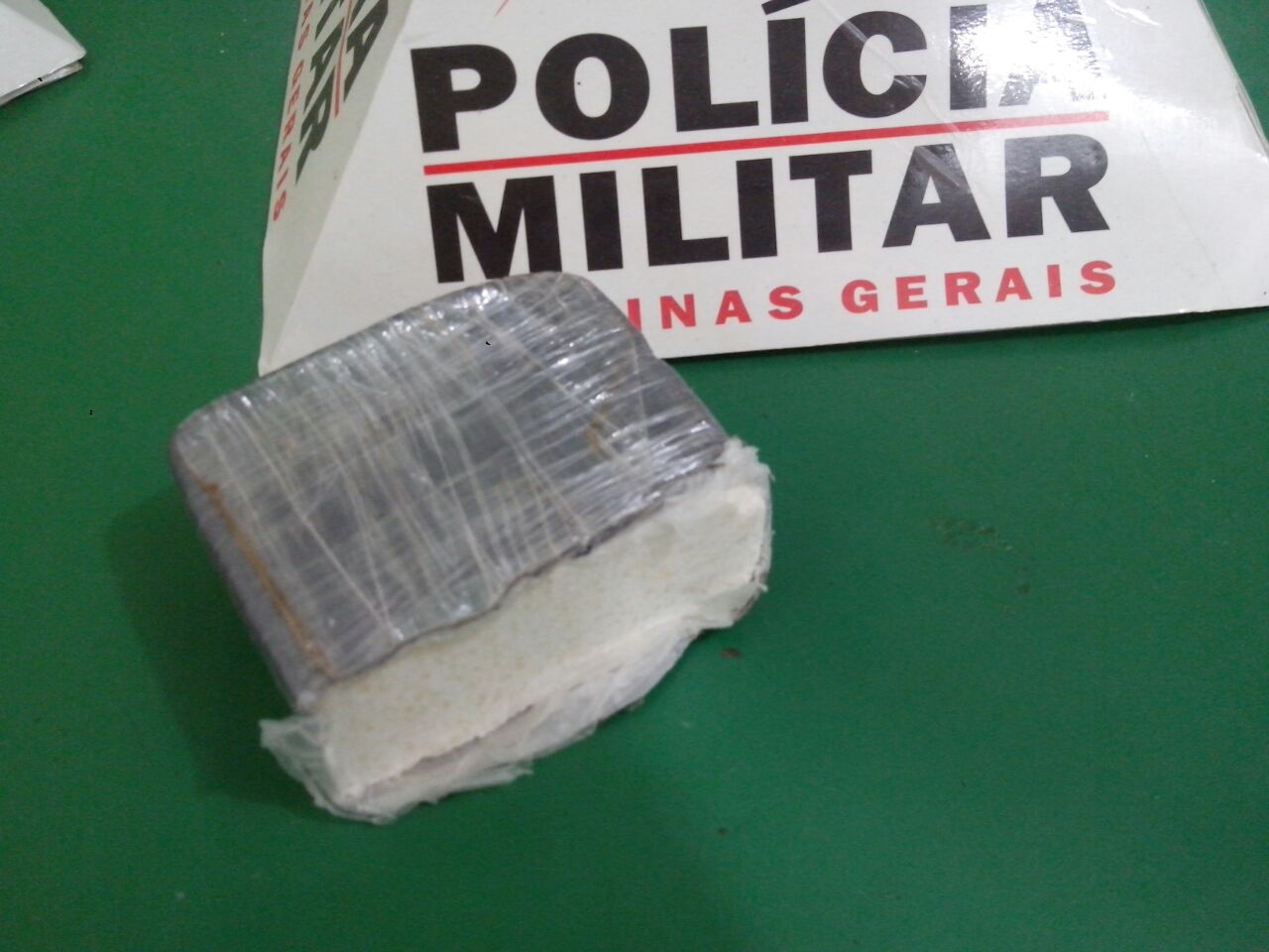 Mais de meio quilo de pasta  base de cocaína é apreendido no Limoeiro