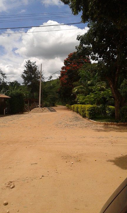Moradores de Dom Lara fazem  abaixo-assinado pedindo obras de asfaltamento