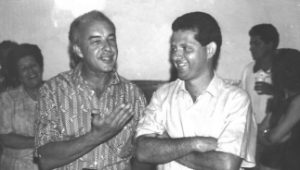 José Ronaldo, que já presidiu o Cis, junto com Marco Antônio Junqueira, na época secretário de Saúde (foto arquivo DC)