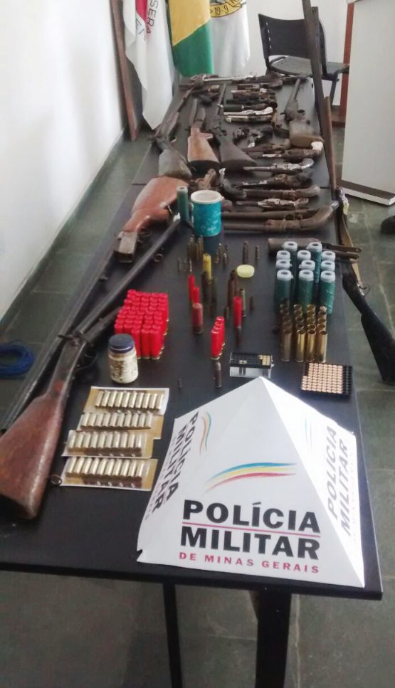 Polícia Militar apreende 34 armas em casa de idoso