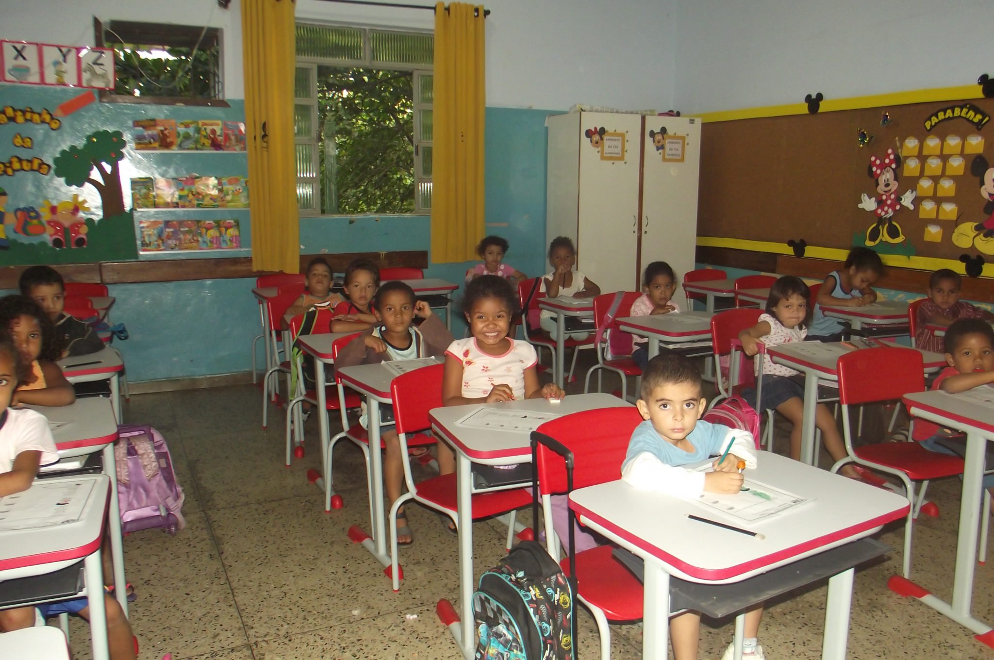 Escolas de Santa Rita de Minas recebem novos mobiliários