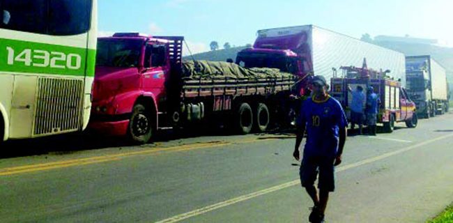 Engavetamento em São Pedro do Avaí: dez veículos envolvidos