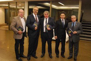 Magistrados e advogados prestigiaram o lançamento do livro (foto: Site da Amagis)
