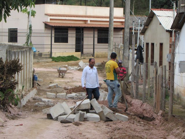 Prefeitura inicia calçamento de mais duas ruas em São Sebastião do Anta
