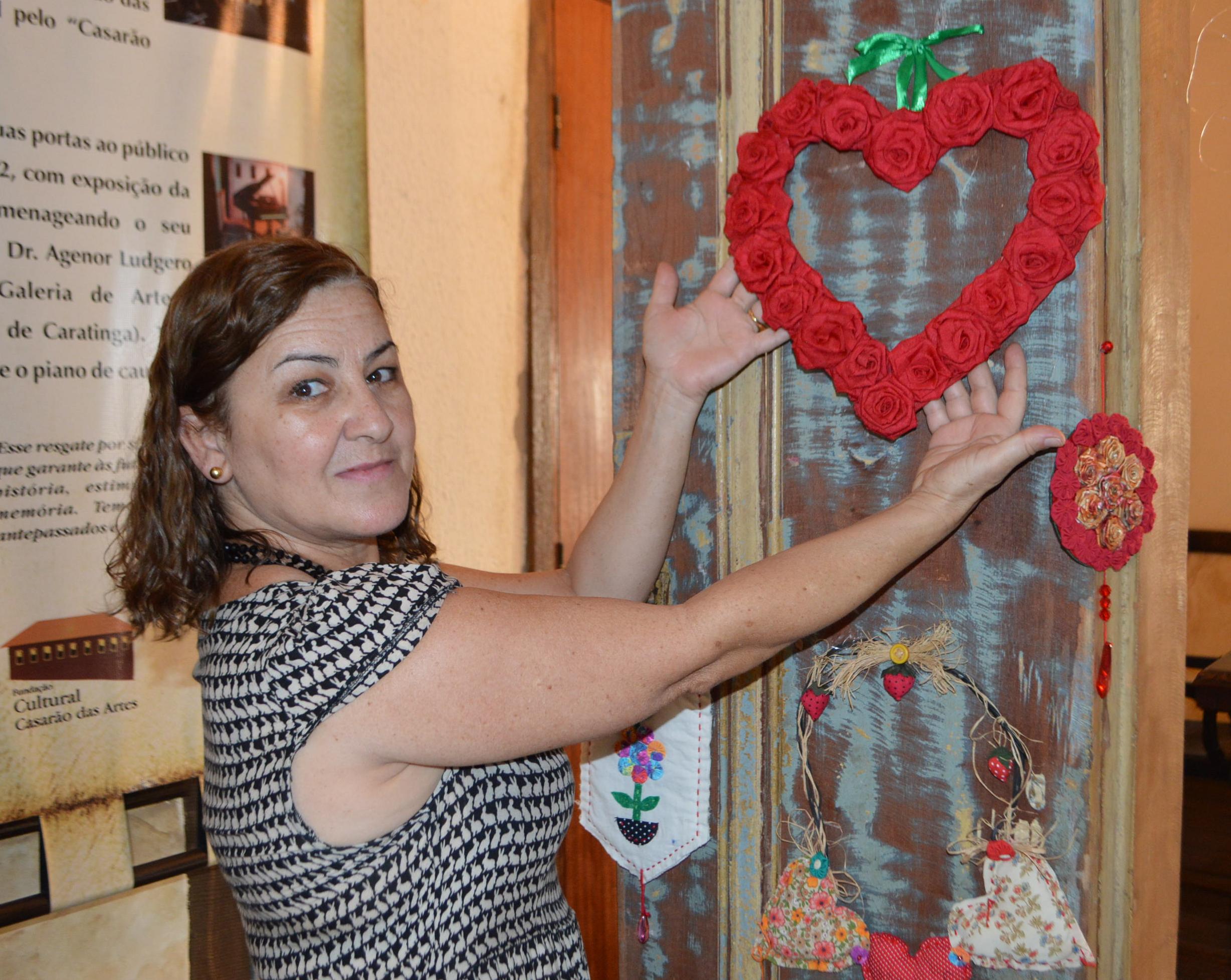 Artista caratinguense abre exposição de artesanato no Casarão das Artes