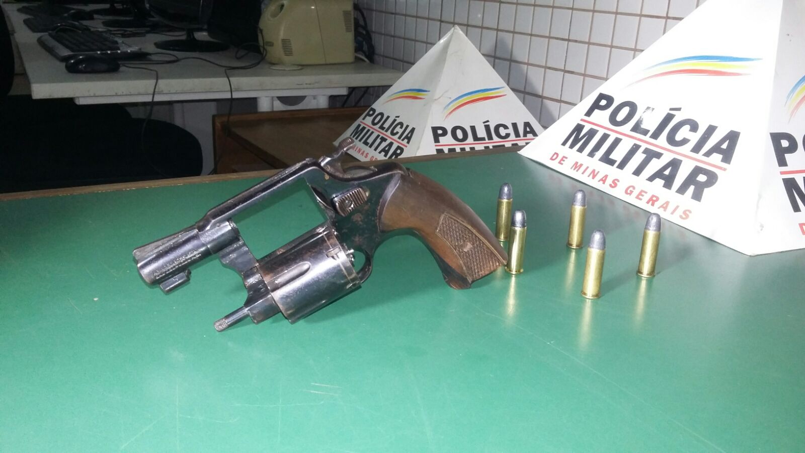Denúncia leva à apreensão de arma de fogo em Santo Antônio do Manhuaçu