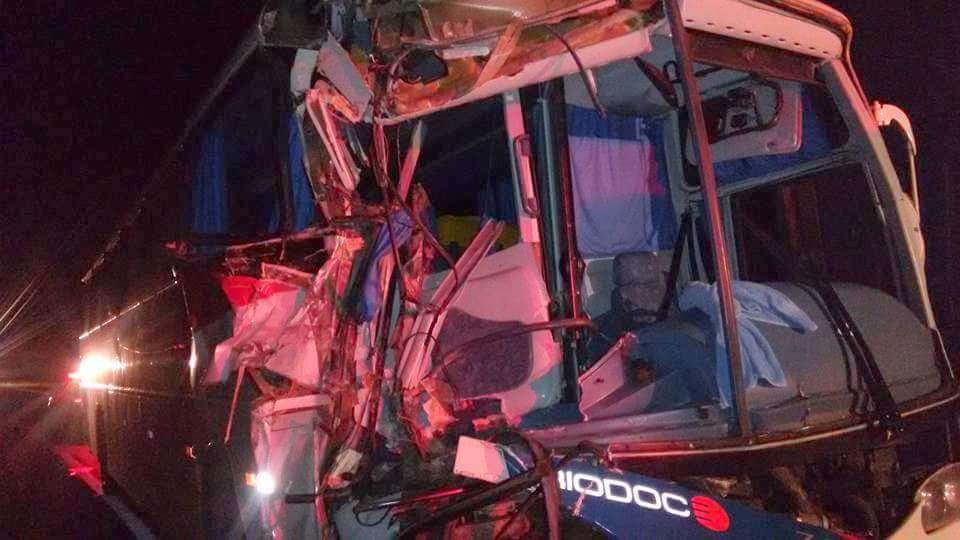 Acidente envolvendo ônibus da RioDoce deixa oito pessoas levemente feridas