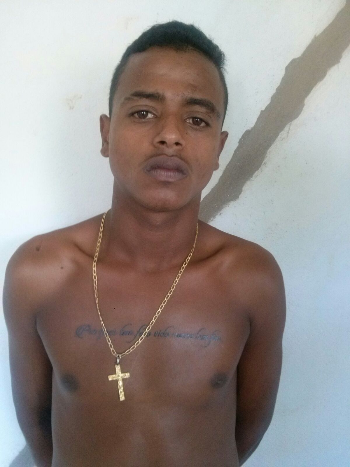 25 buchas de maconha apreendidas e um suspeito de tráfico preso em Ubaporanga