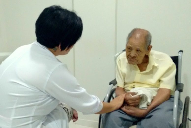 Projeto Nossos Centenários leva assistência à saúde para idosos com mais de 100 anos