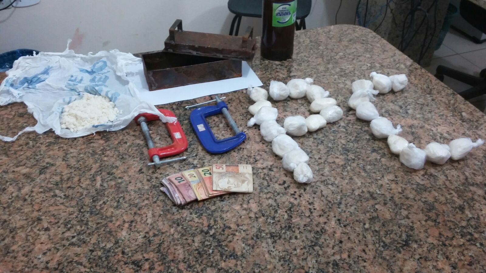 PC ‘estoura’ laboratório de refino de droga e foragido da Justiça acaba preso