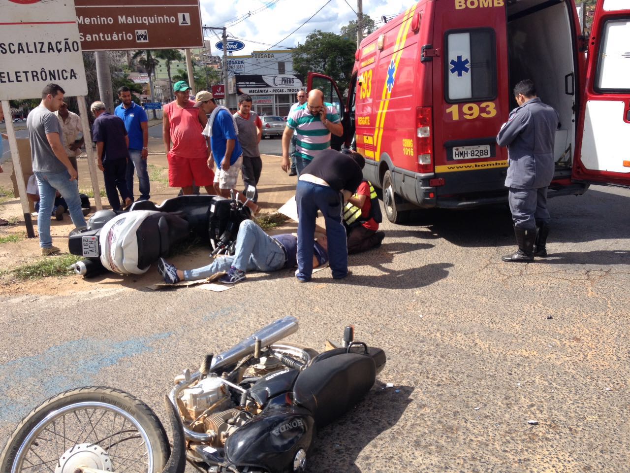 Acidente no perímetro urbano de Caratinga deixa dois motociclistas feridos