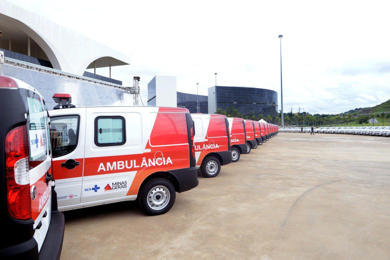 Governo de Minas entrega 155 veículos para a saúde e libera linha de crédito de R$ 100 milhões para hospitais filantrópicos