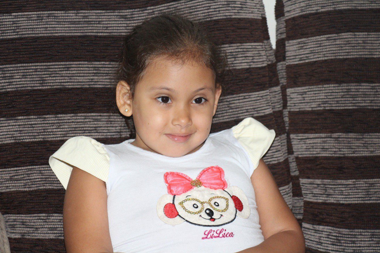 Em busca dos primeiros passos: Família de Vitória de Oliveira precisa arrecadar R$ 130 mil para tratamento na Tailândia