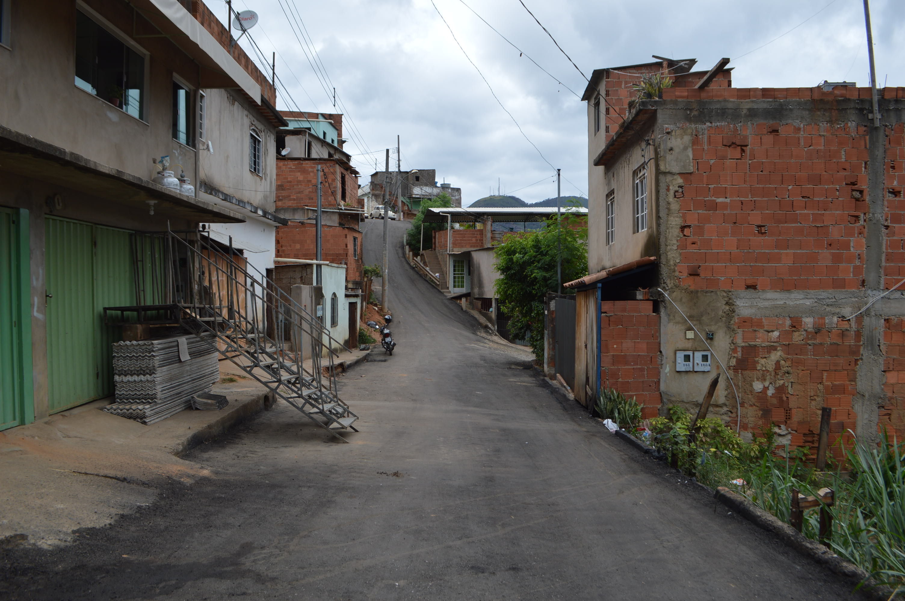 Ruas do Bairro Anápolis recebem pavimentação asfáltica