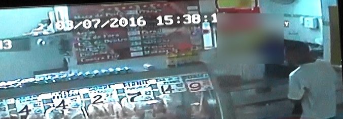Supermercado é assaltado e bandido rouba dinheiro, carne e macarrão