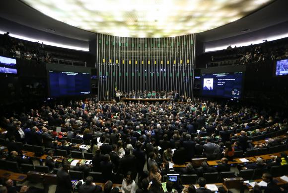 Impeachment de Dilma é aprovado por 367 votos; processo segue para o Senado