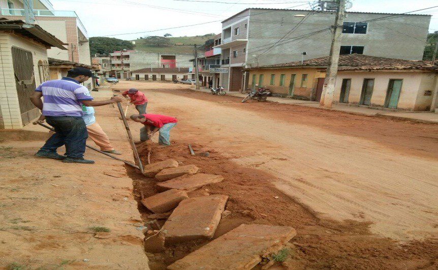 Calçamento beneficia comunidade do distrito de Tabajara, em Inhapim