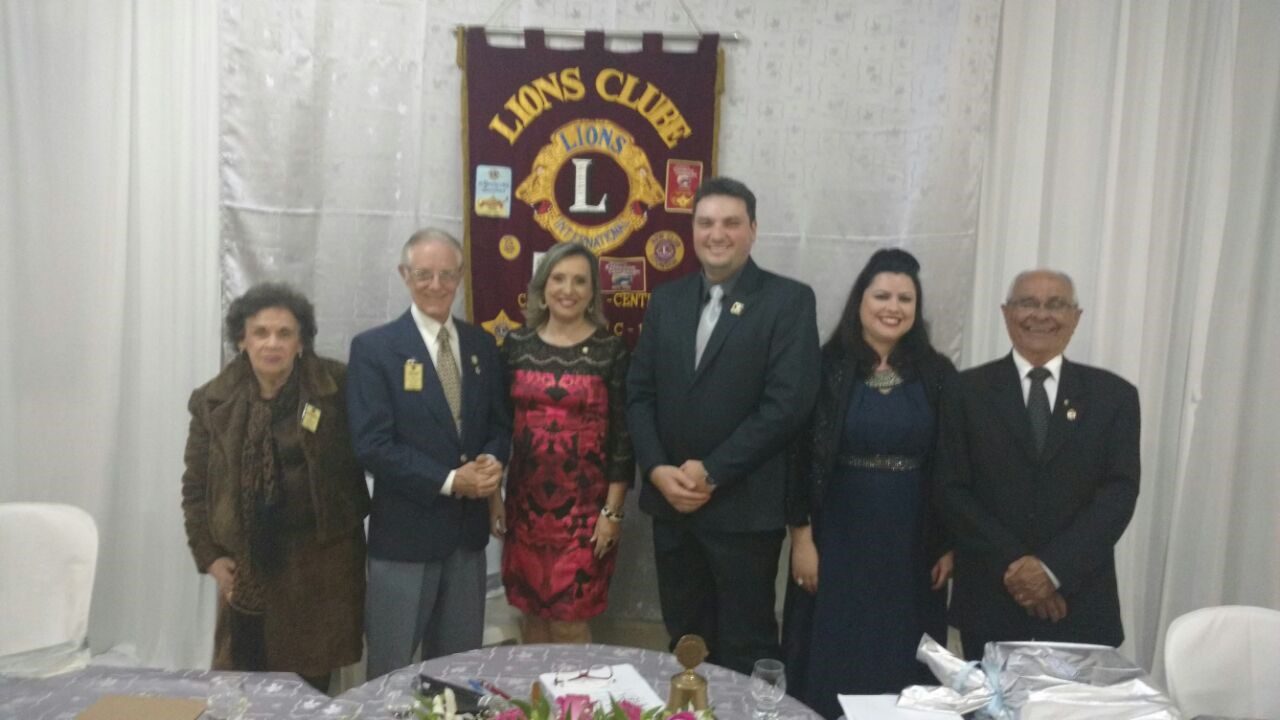 Empossada nova diretoria do Lions Clube Caratinga Centro