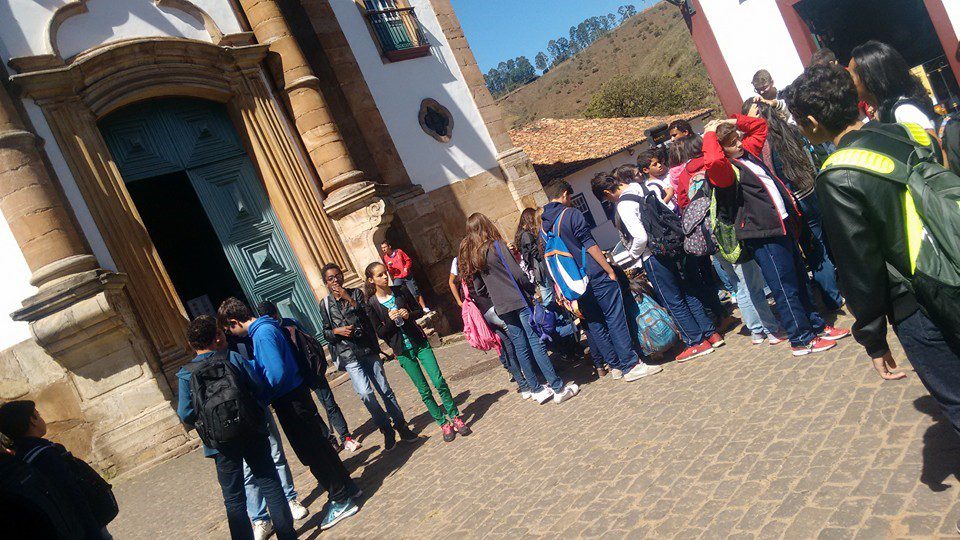 Alunos da Escola Jairo Grossi fazem trabalho de campo em Ouro Preto