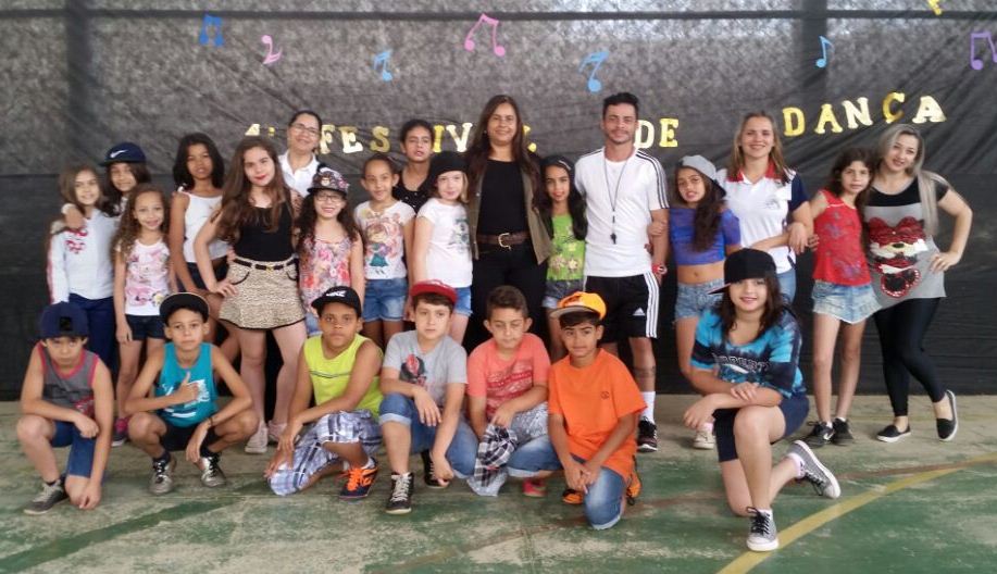 Escola Estadual Engenheiro Caldas desenvolve projeto de dança