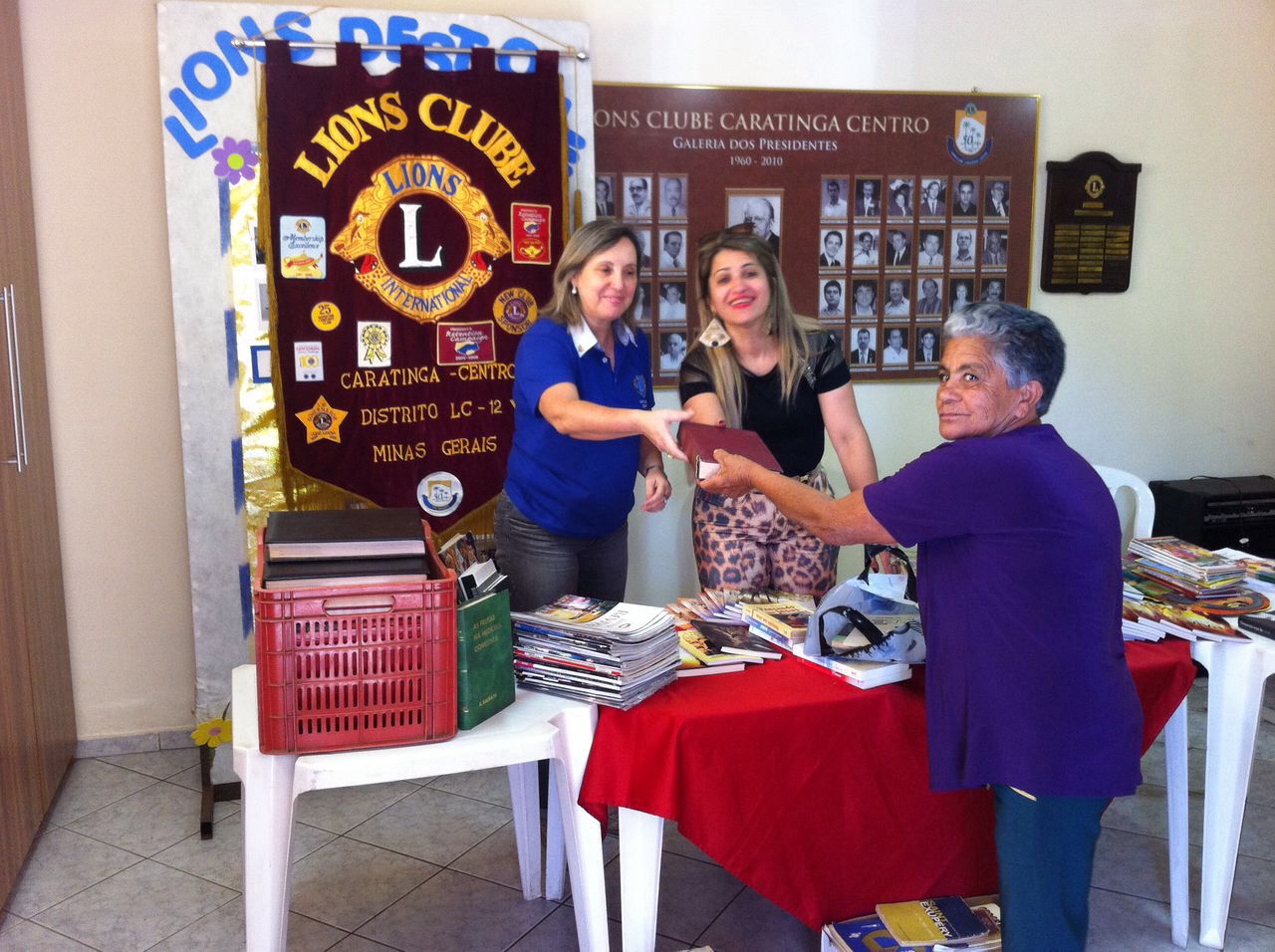 Lions Clube Caratinga Centro lança campanha de arrecadação de livros e revistas
