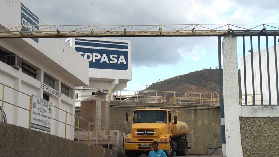 Escolas municipais e creches de Caratinga são abastecidas por caminhão-pipa