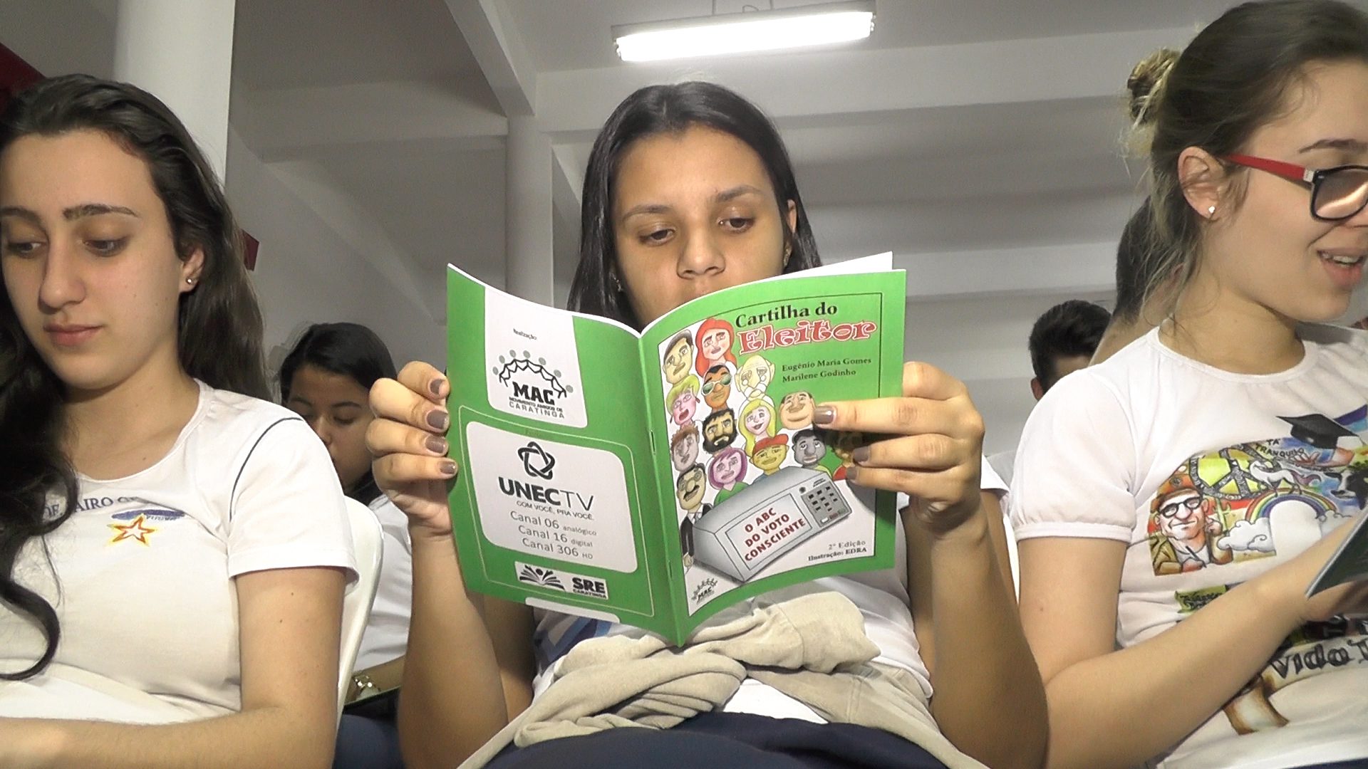 Movimento Amigos de Caratinga lança cartilha do eleitor na Escola Jairo Grossi