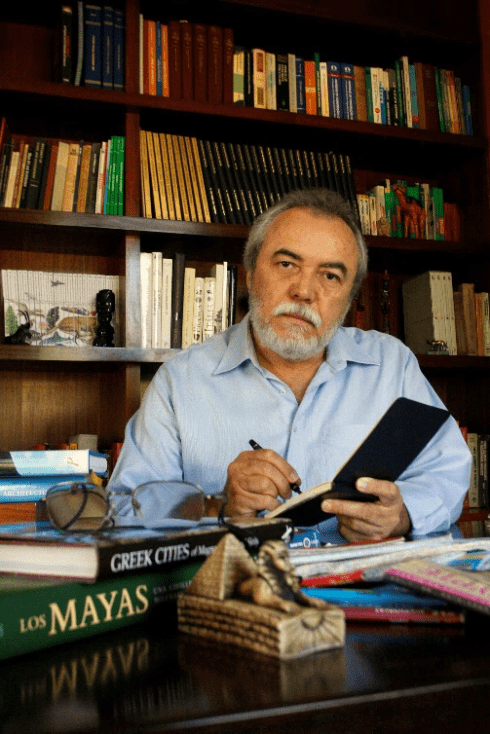 Colunista do DIÁRIO lança livro em Belo Horizonte