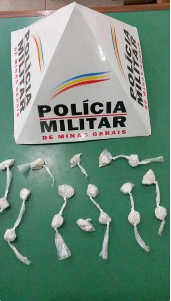 17 papelotes com cocaína recolhidos no Santo Antônio