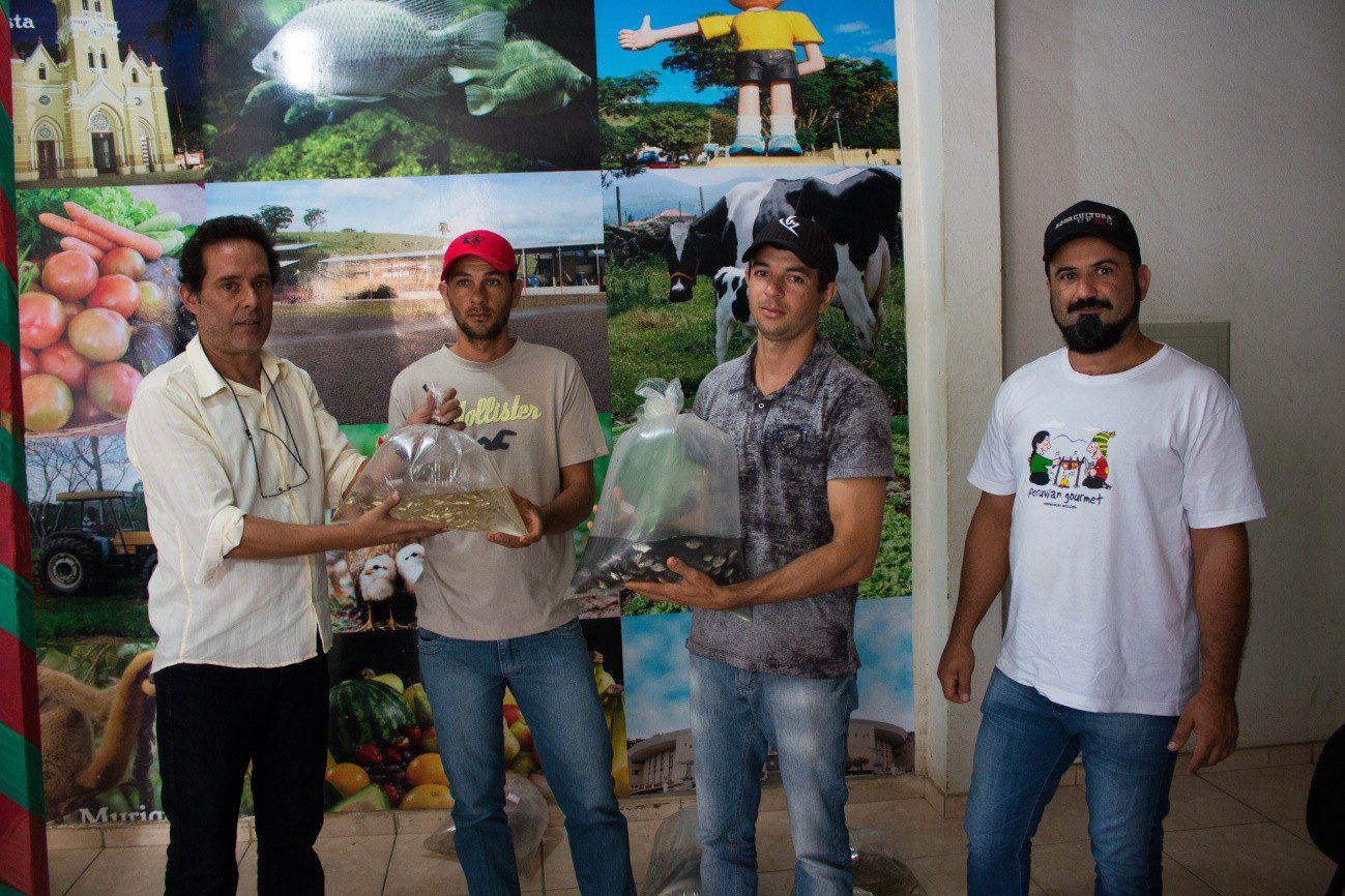 Prefeitura de Caratinga entrega alevinos para piscicultores