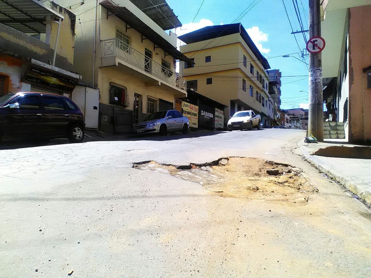 População reclama do excesso de buracos nas ruas de Caratinga