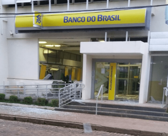 Bando ataca agência bancária em Raul Soares