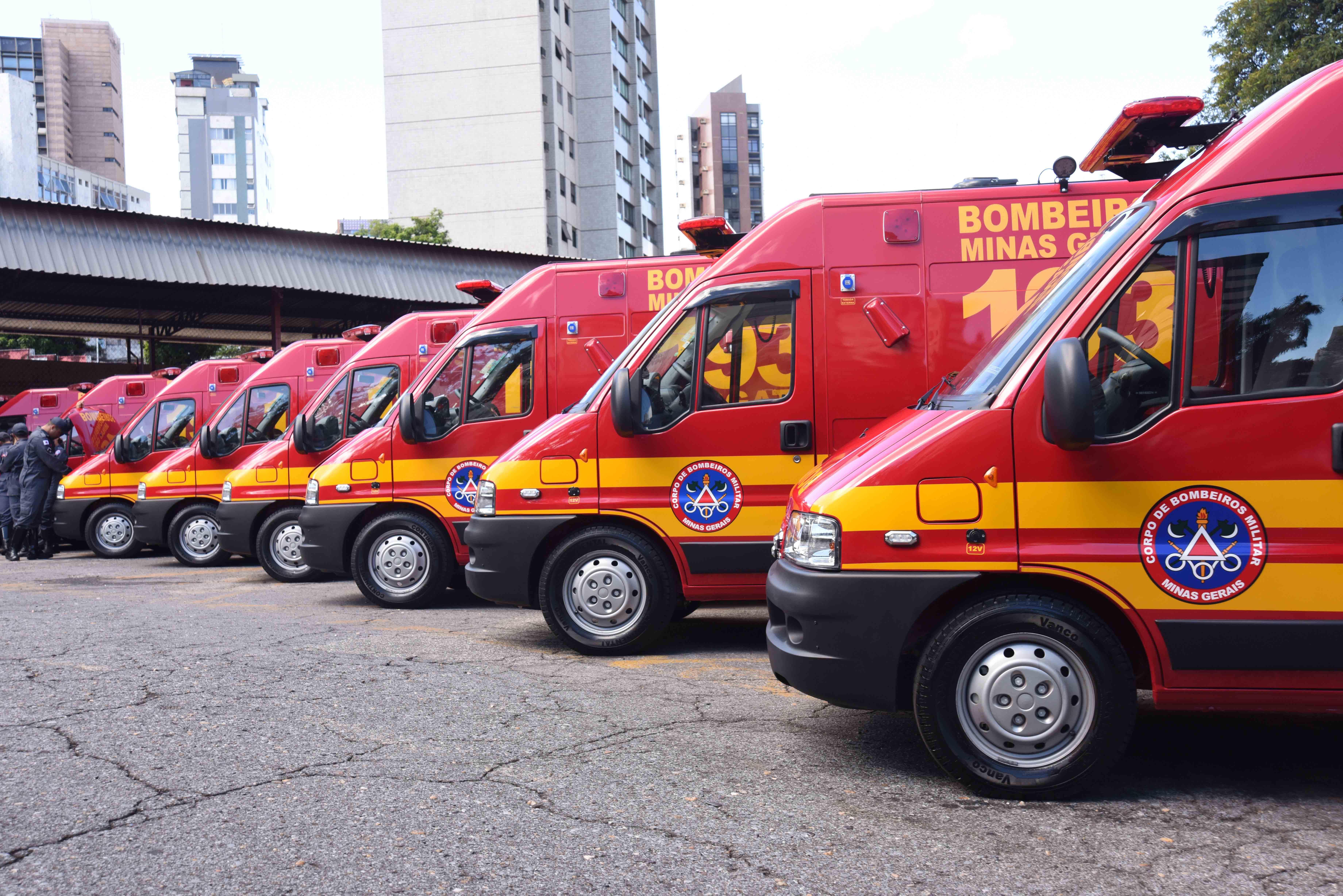 Governador entrega 38 veículos de resgate ao Corpo de Bombeiros