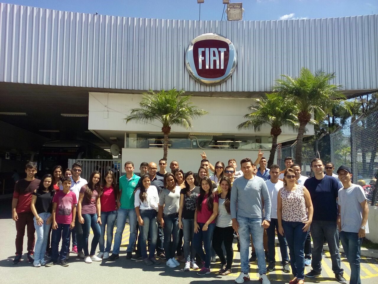Acadêmicos dos cursos de Administração e Ciências Contábeis da Doctum visitam a fábrica da FIAT, CRA E CRC