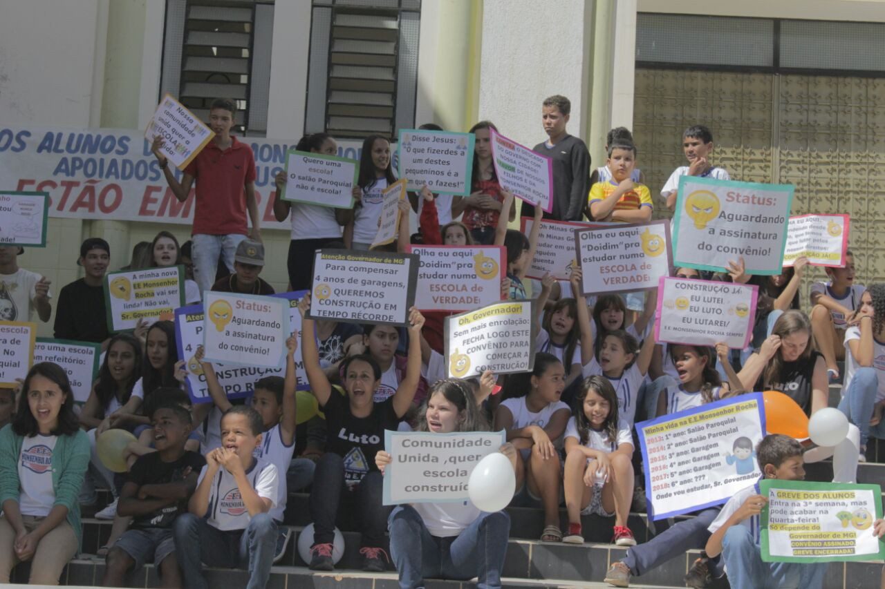 Mais uma manifestação em prol da Escola Estadual Monsenhor Rocha