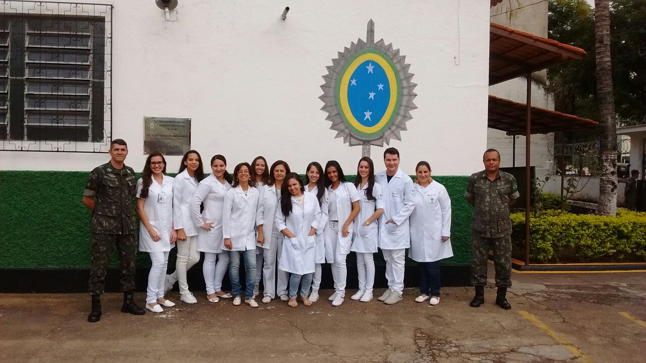 UNEC: alunos do curso de Farmácia coletam sangue dos soldados do TG de Caratinga