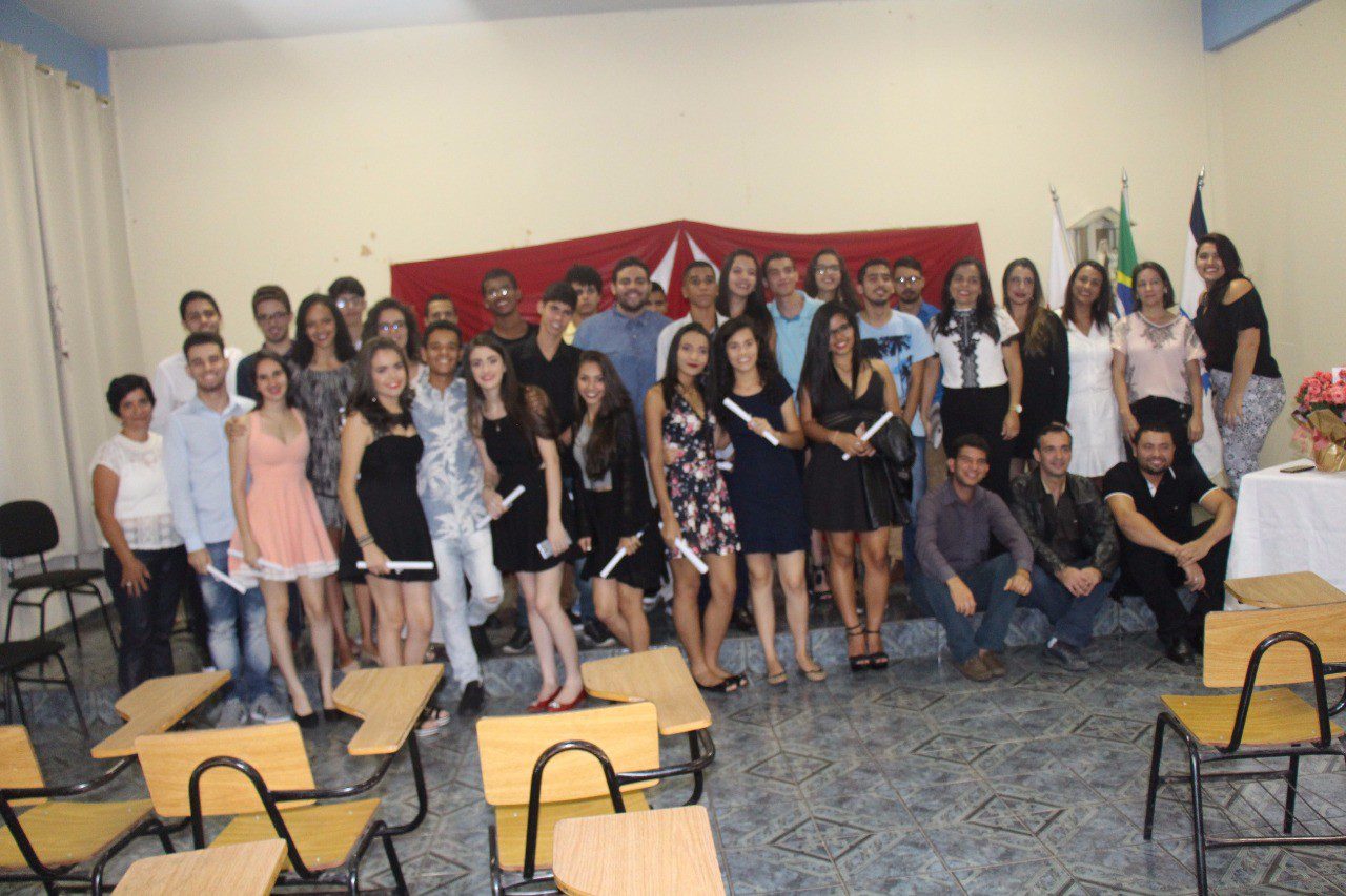 Escola Estadual Moacyr de Mattos forma 40 alunos do curso técnico em Informática