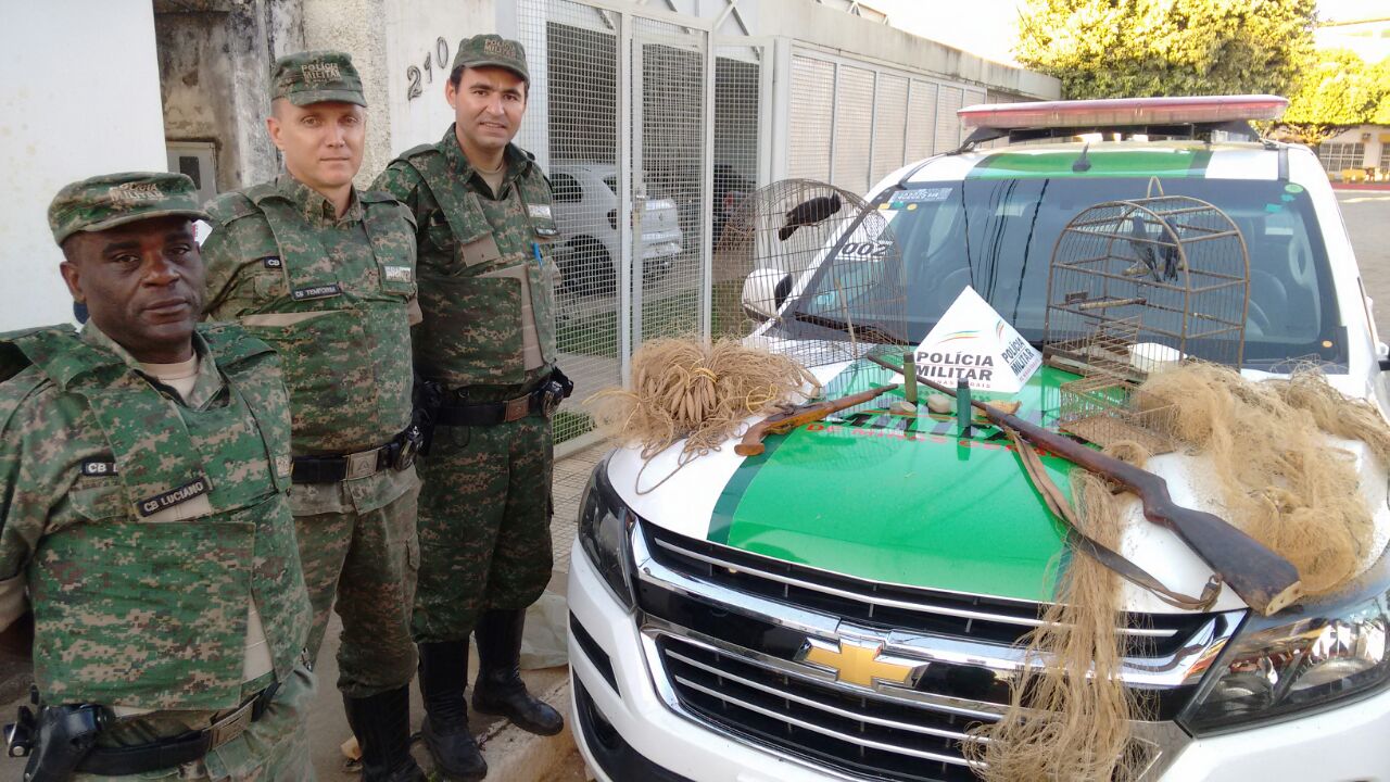 Polícia Ambiental apreende armas, pássaros e material de pesca na zona rural de Bom Jesus do Galho