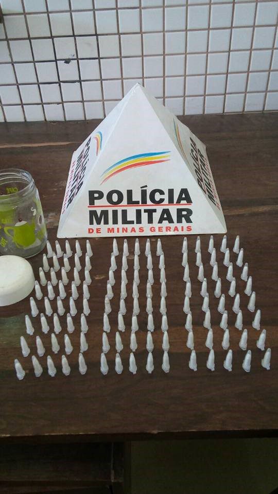 PM apreende cocaína nos bairros Santo Antônio e Vale do Sol