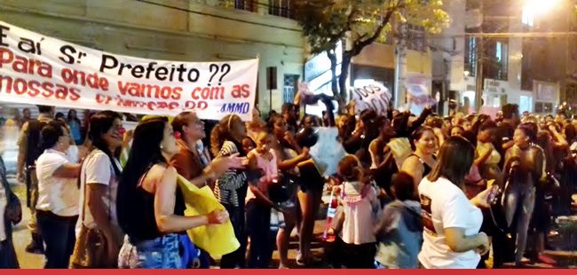 Protesto pela saúde pública: Manifestantes contestam fim de convênio da Prefeitura de Caratinga com o Casu e exigem postura do prefeito e dos vereadores