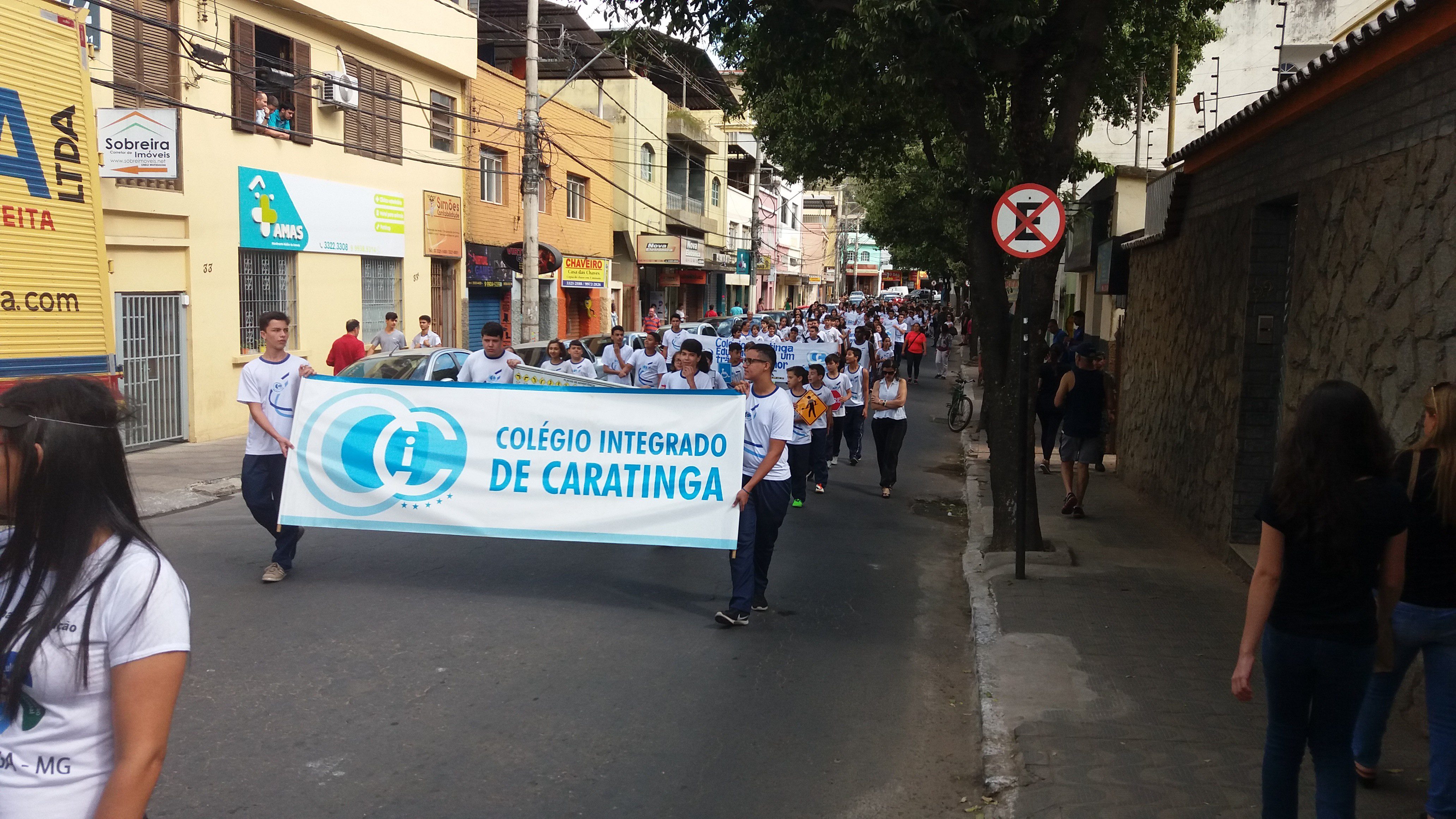Alunos do Colégio Caratinga participam de Semana Nacional do Trânsito   