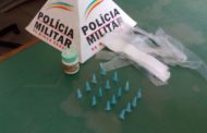 PM conduz quatro suspeitos de envolvimento com drogas em Imbé de Minas