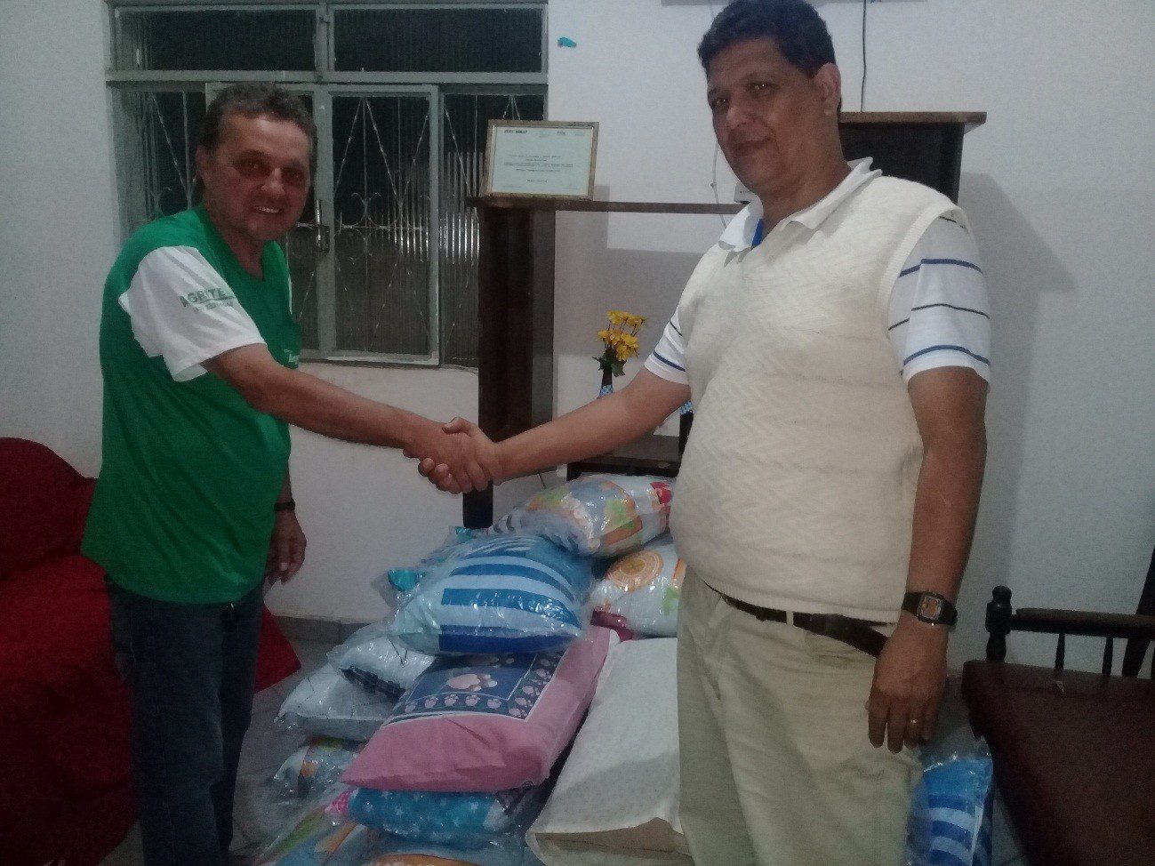 Anjos do Bem faz doação de travesseiros para Lar de Convivência Albertina Maria Nunes