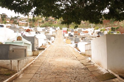 Proprietários devem regularizar túmulos até janeiro de 2018